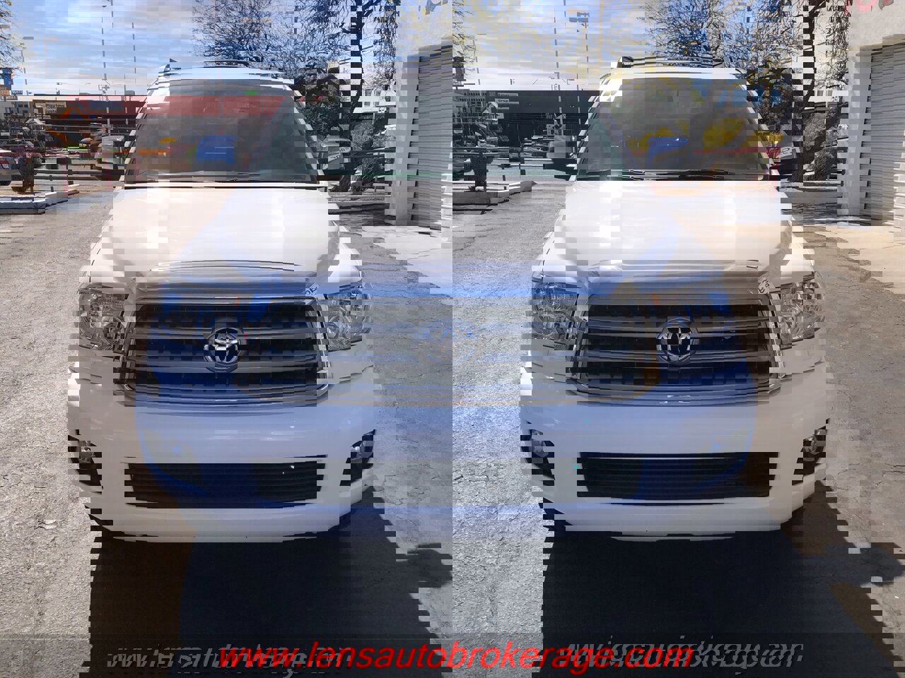 Used 2017 Toyota Sequoia Limited w/ Safety & Convenience Package RWD image 3