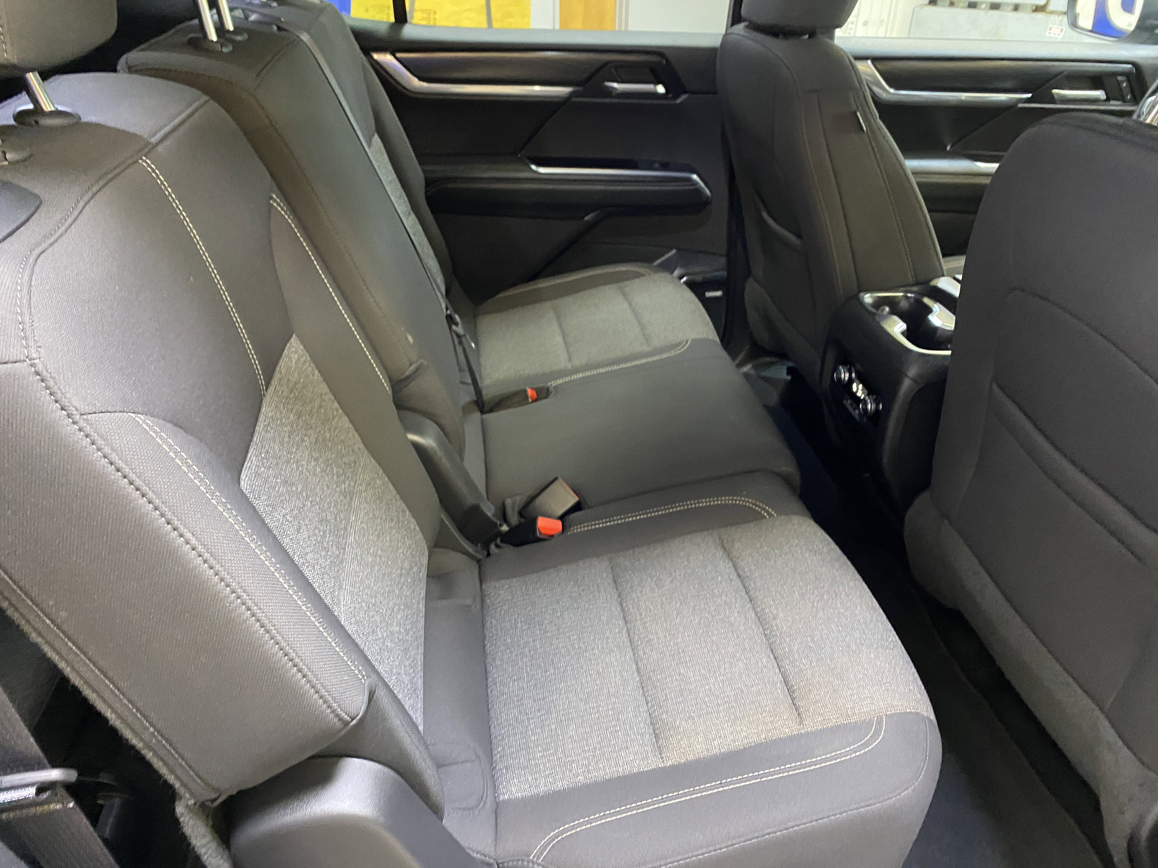 Used 2025 GMC Acadia Elevation image 28