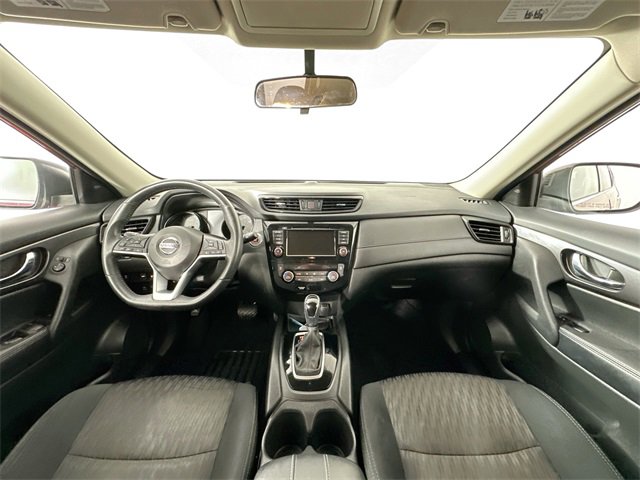 Used 2018 Nissan Rogue SV image 3