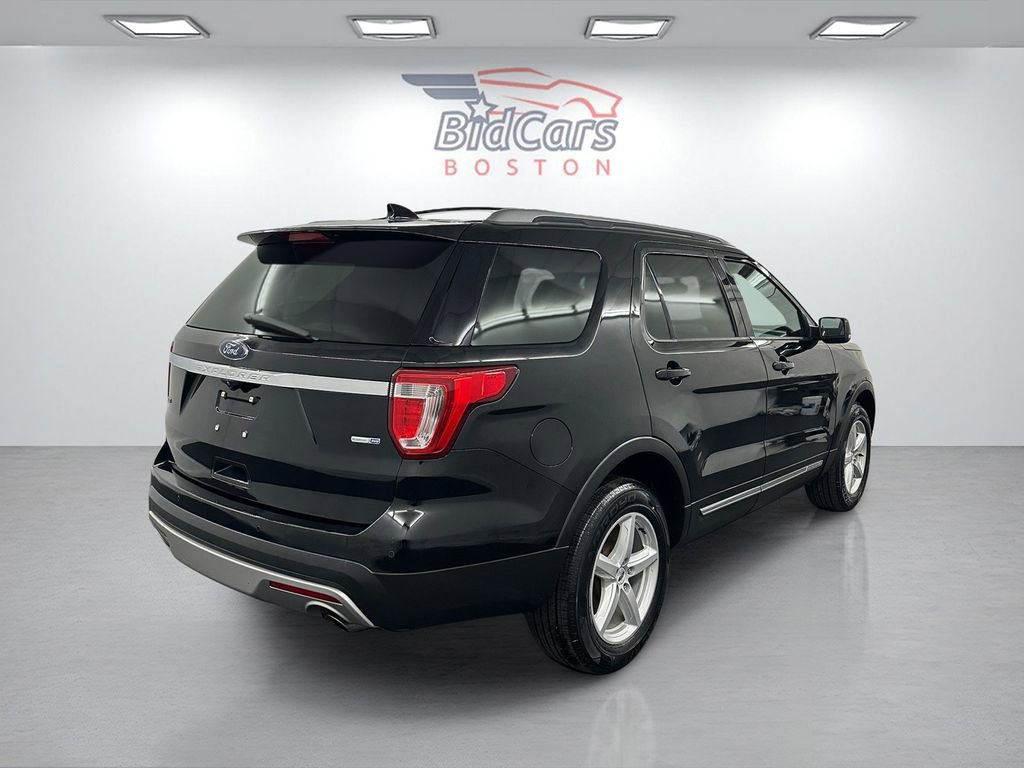 Used 2016 Ford Explorer XLT w/ Equipment Group 202A image 4
