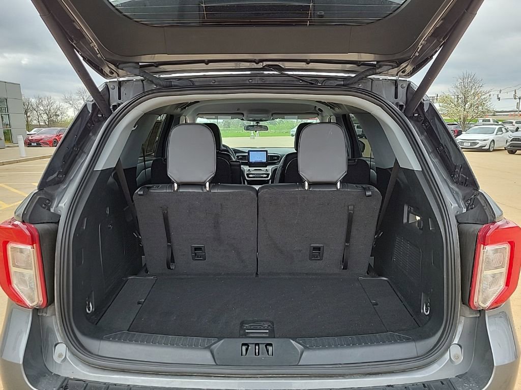 Used 2023 Ford Explorer XLT w/ Equipment Group 202A image 14