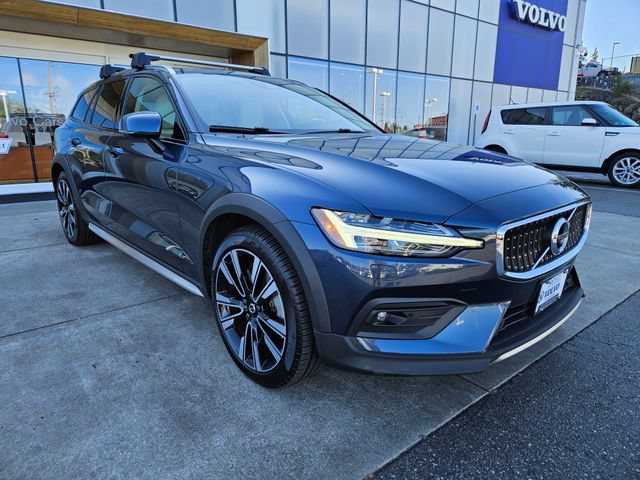 Used 2020 Volvo V60 T5 Cross Country w/ Protection Package AWD/4WD image 3