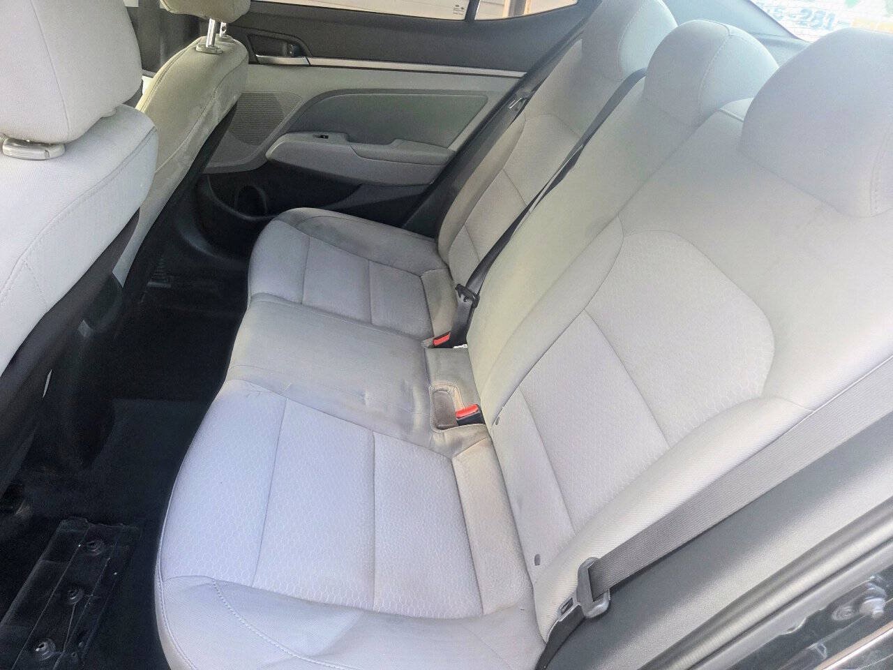 Used 2019 Hyundai Elantra SE FWD image 10