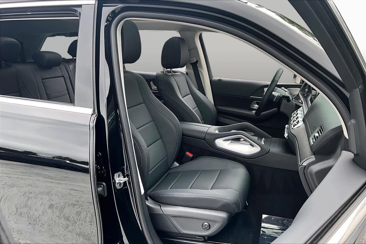 Used 2026 Mercedes-Benz GLS 450 4MATIC image 9