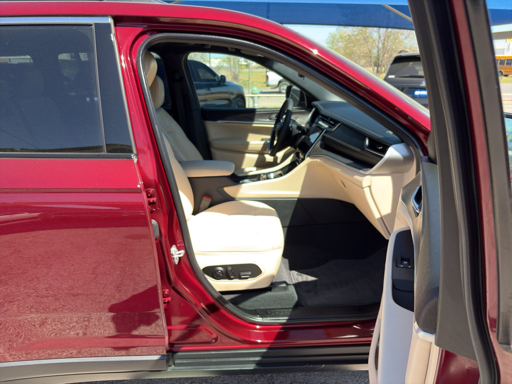 Used 2024 Jeep Grand Cherokee Limited w/ Trailer Tow Package image 16