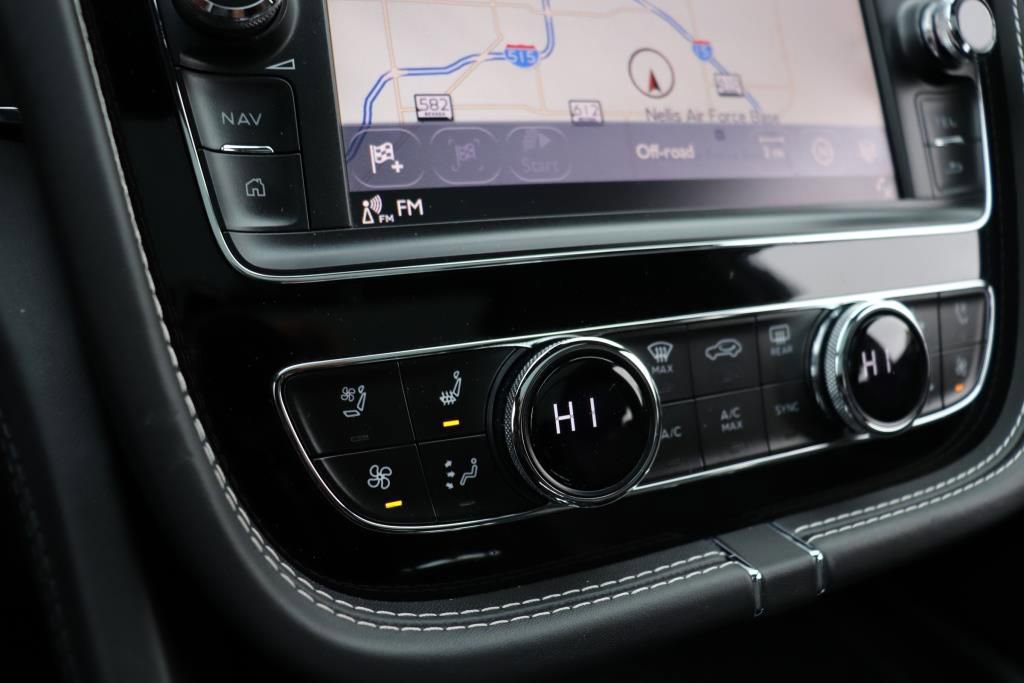 Used 2017 Bentley Bentayga image 64