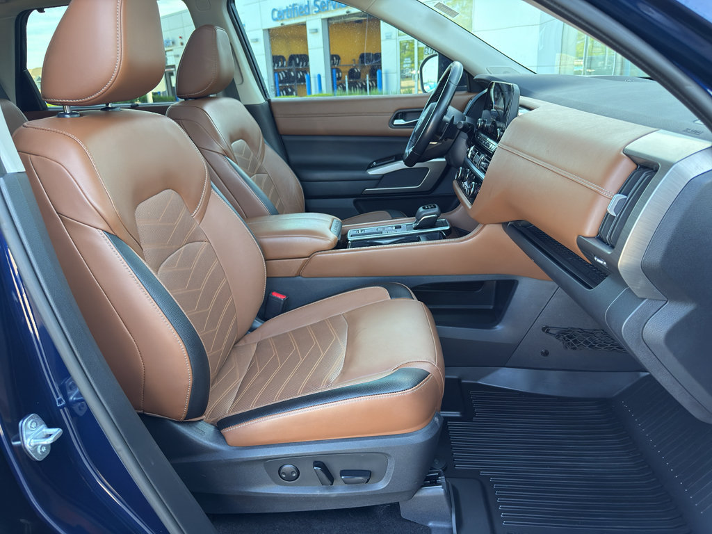 Used 2023 Nissan Pathfinder Platinum w/ Black Appearance Package FWD image 45