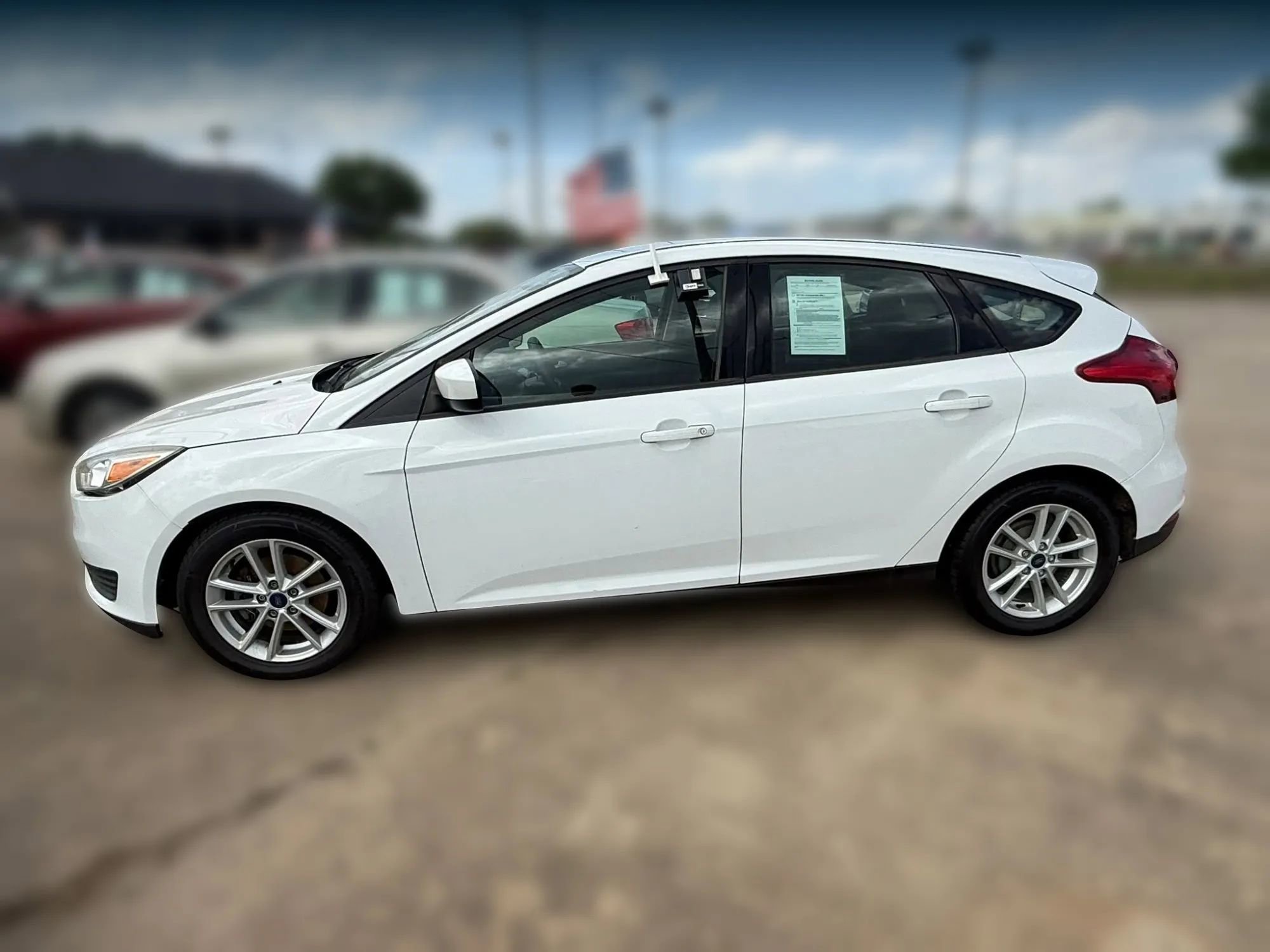 Used 2018 Ford Focus SE FWD image 2