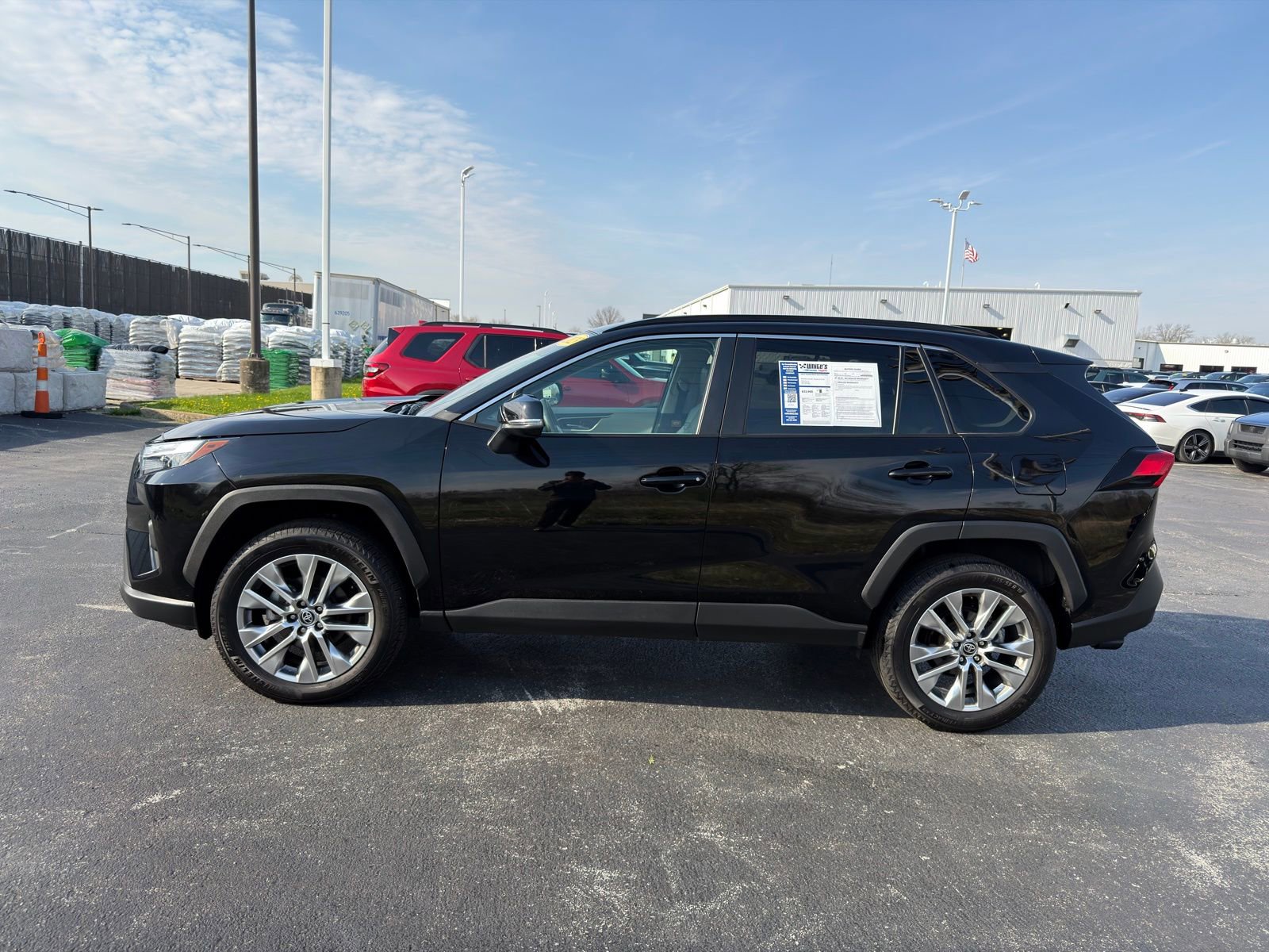 Used 2023 Toyota RAV4 XLE Premium image 3