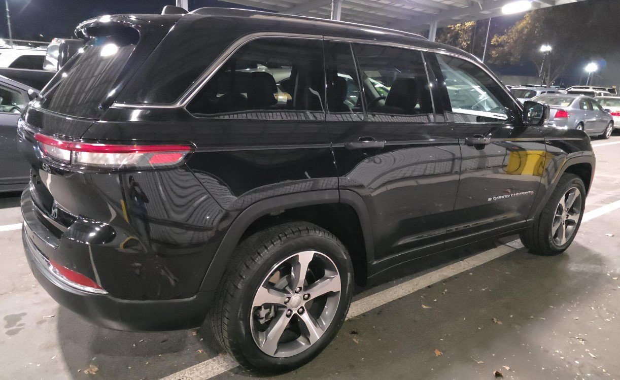 Used 2024 Jeep Grand Cherokee Limited 4xe w/ Luxury Tech Group II AWD/4WD image 4