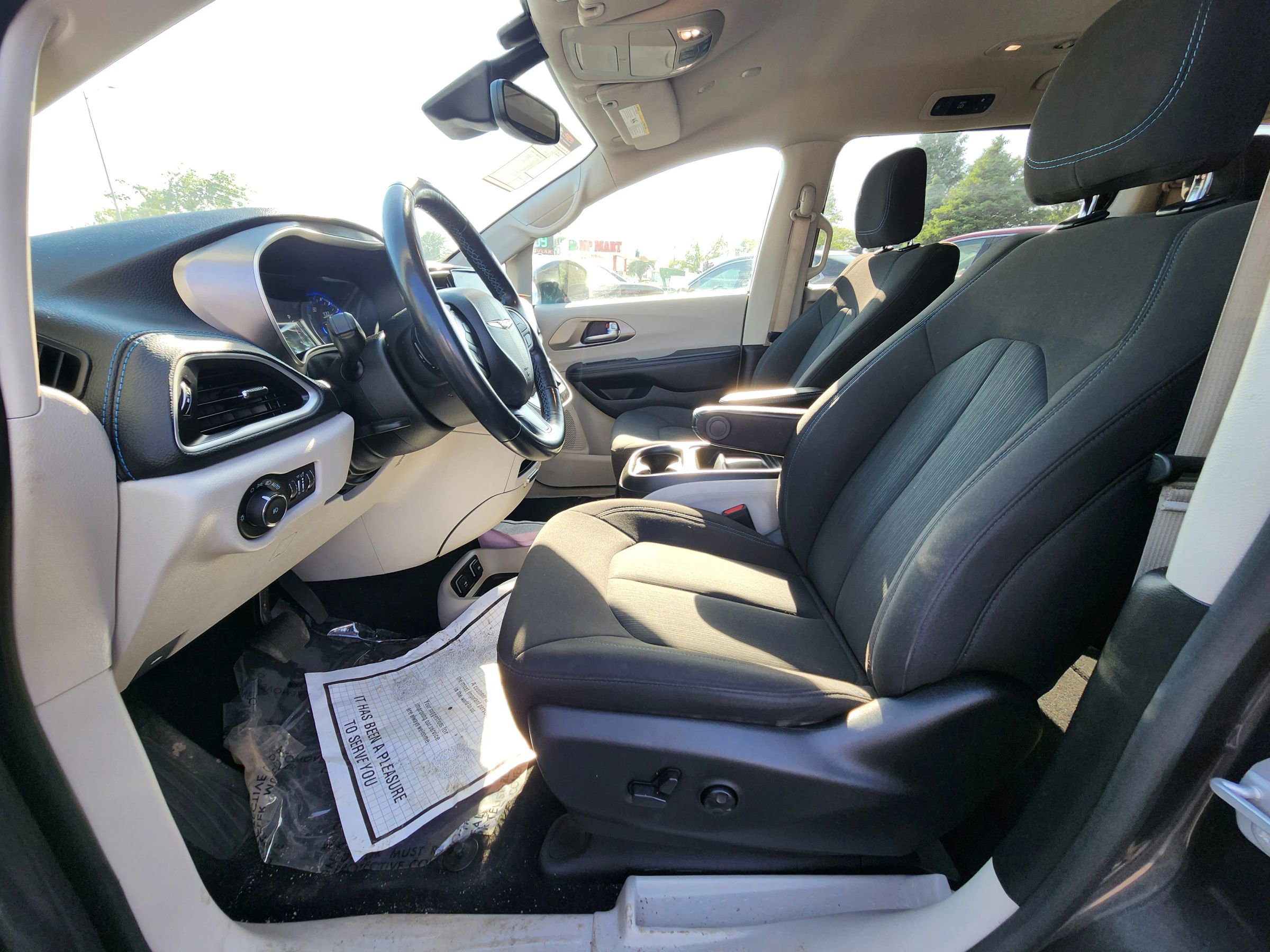 Used 2021 Chrysler Pacifica Touring w/ Cold Weather Group image 22