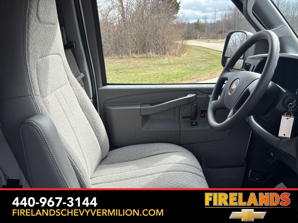 New 2026 Chevrolet Express 3500 RWD image 33