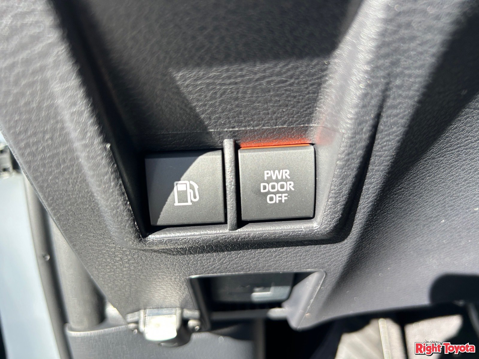 New 2026 Toyota Sienna Platinum AWD/4WD image 32