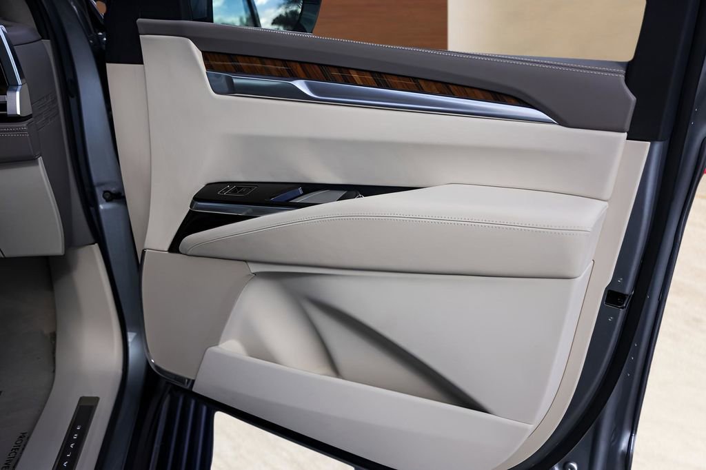 Certified 2025 Cadillac Escalade Sport Platinum image 30