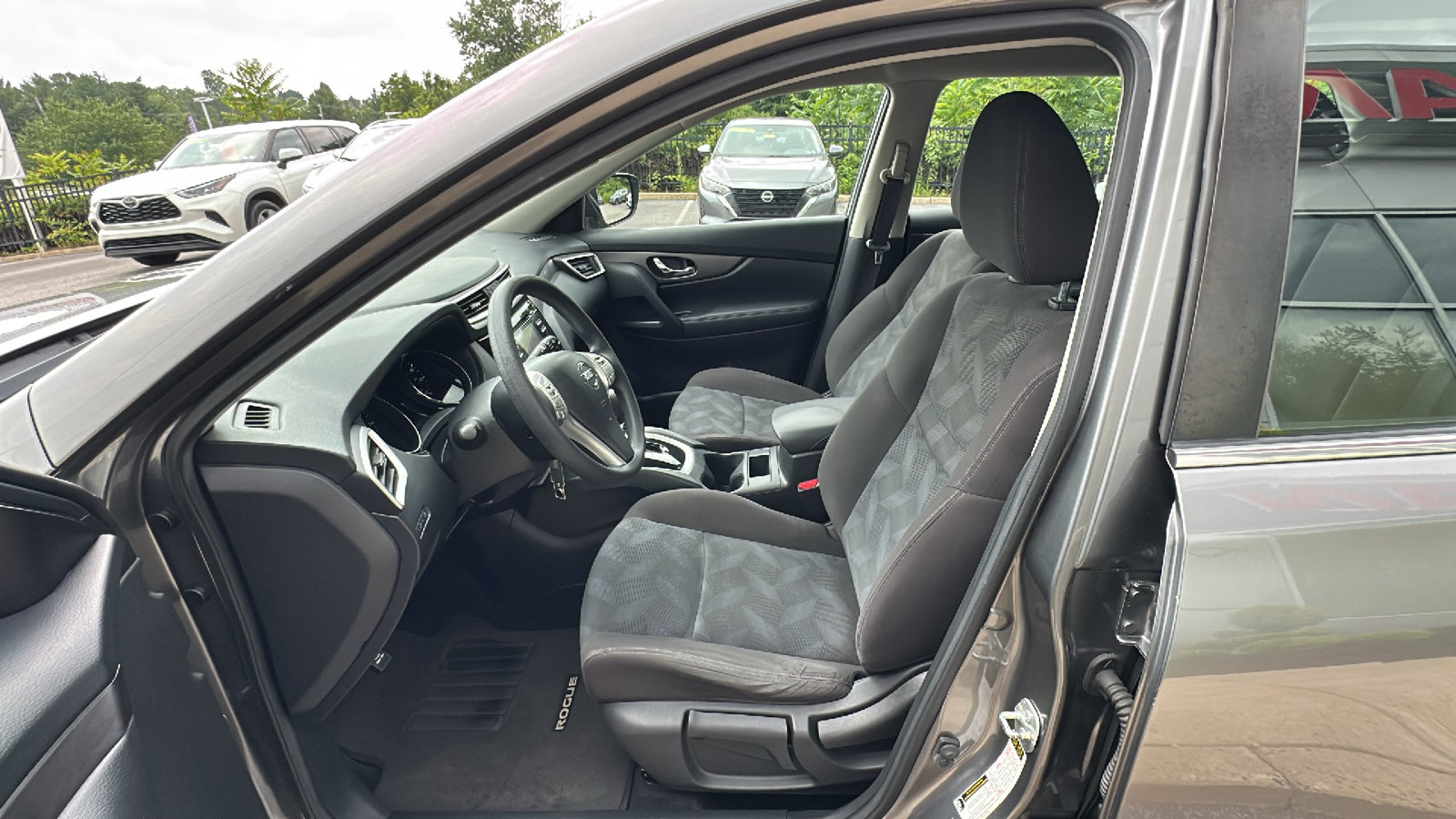 Used 2016 Nissan Rogue S AWD/4WD image 12