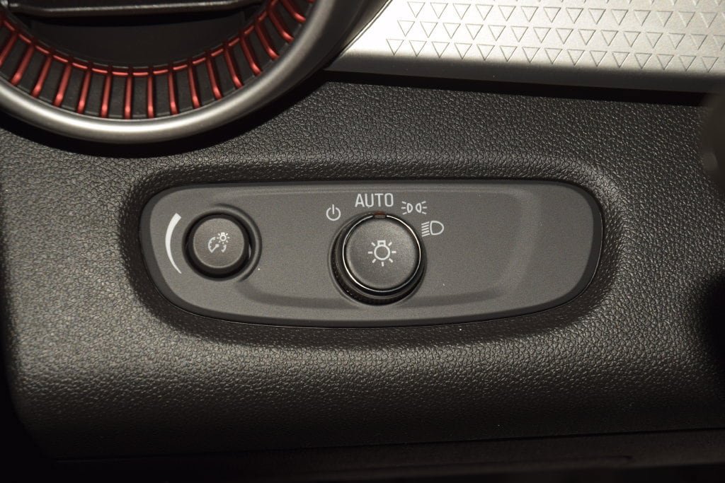 New 2026 Chevrolet Trax RS w/ Sunroof Package FWD image 33