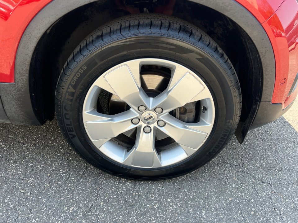 Used 2019 Volvo XC40 T4 Momentum image 27