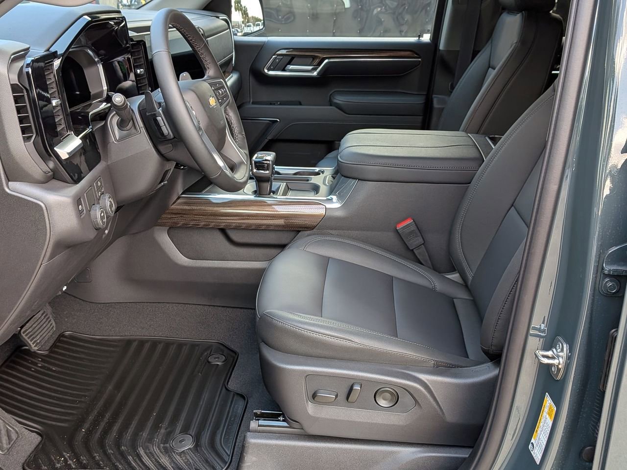 New 2026 Chevrolet Silverado 1500 LT w/ Leather Package RWD image 18