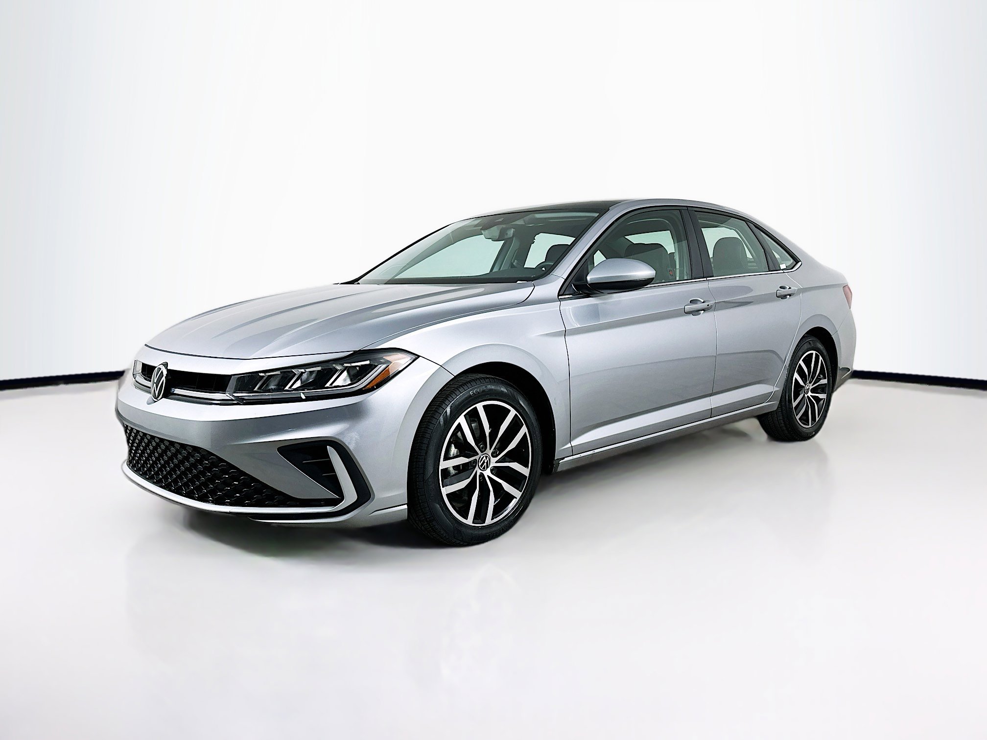 Used 2025 Volkswagen Jetta SE image 3