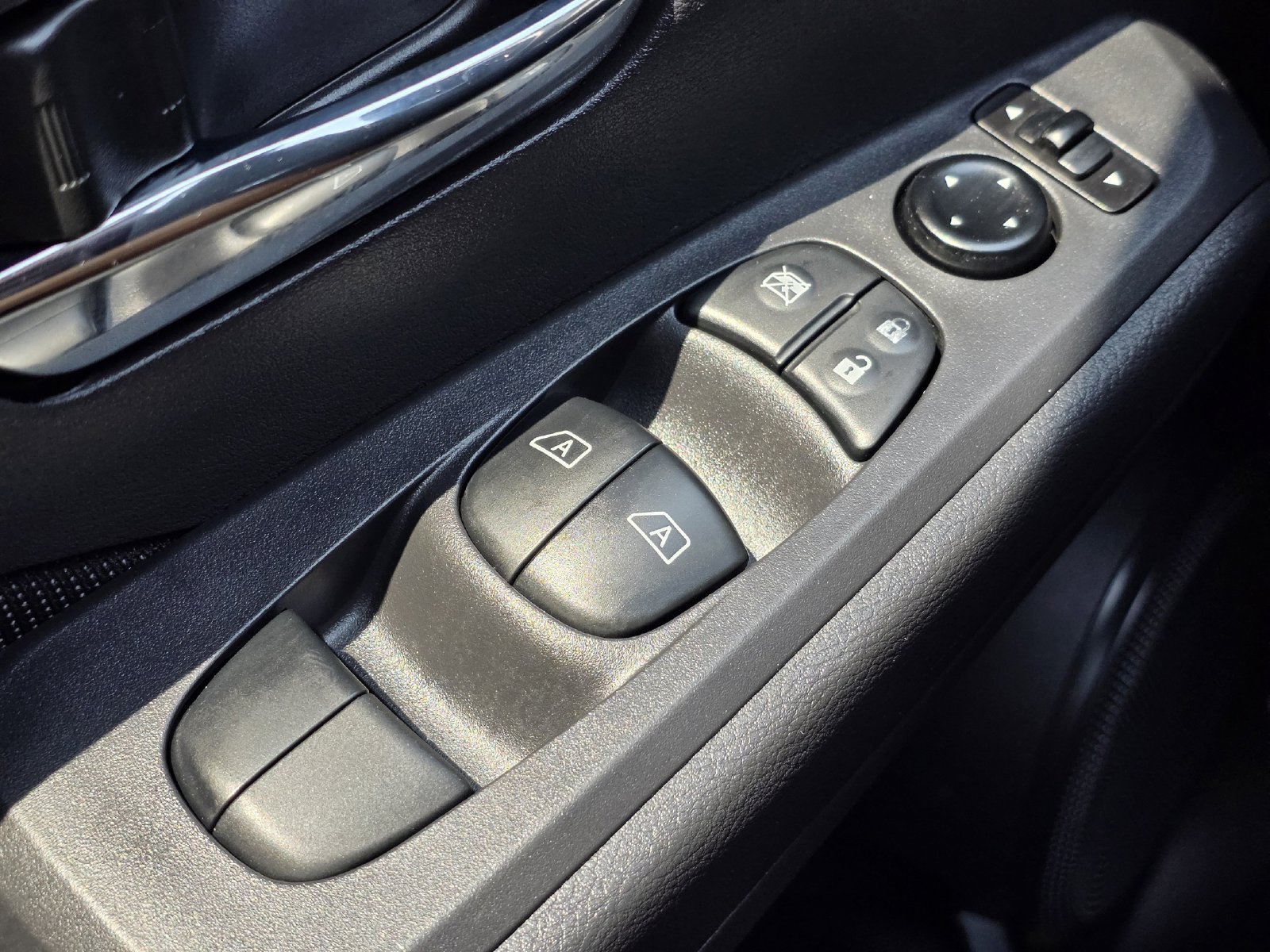Used 2023 Nissan Kicks SV FWD image 29