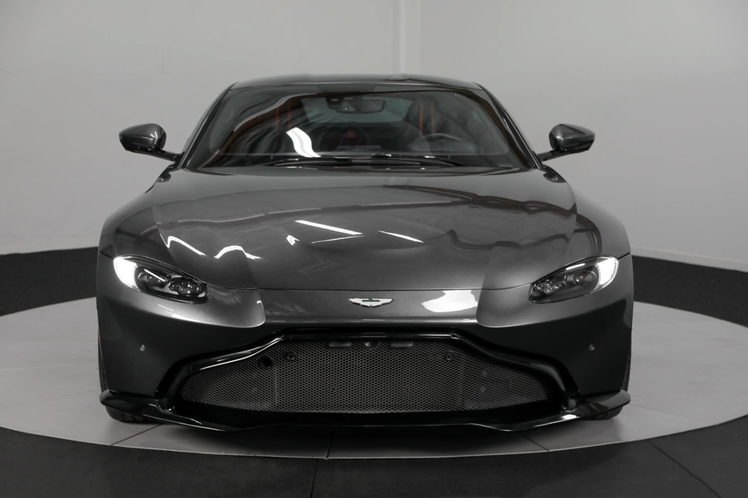 Used 2019 Aston Martin V8 Vantage Coupe RWD image 9