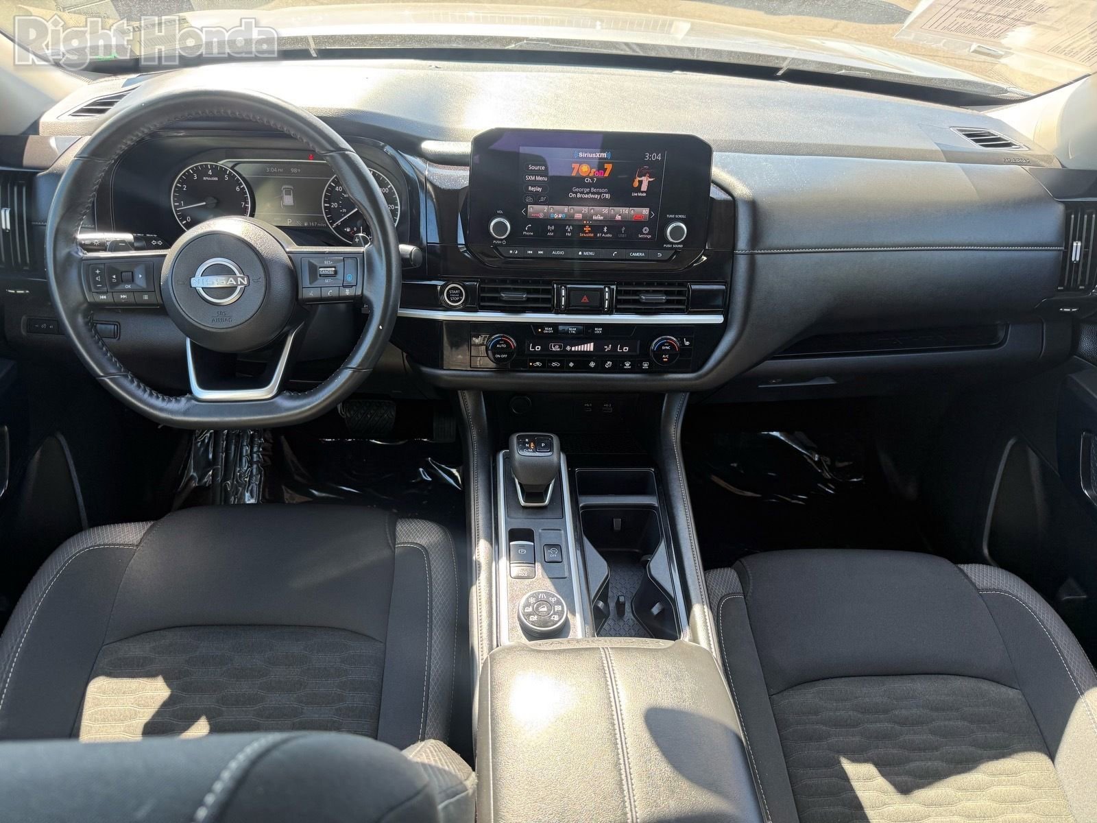 Used 2024 Nissan Pathfinder SV image 29