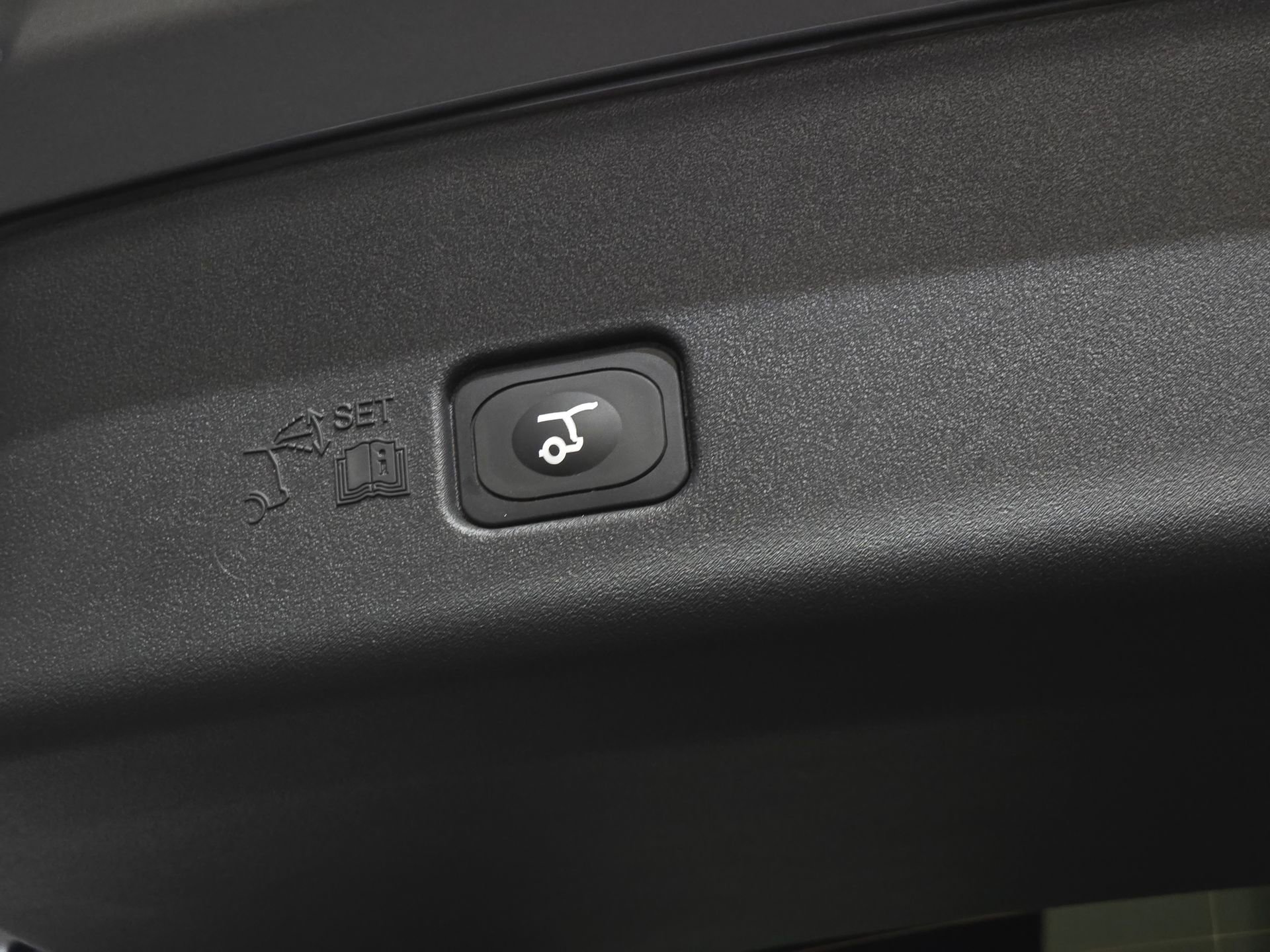 New 2025 Lincoln Nautilus Premier w/ Equipment Group 102A image 33