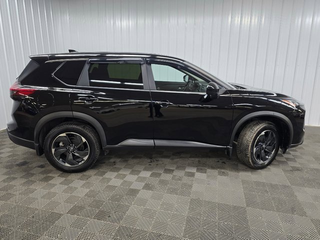 Used 2024 Nissan Rogue SV image 2