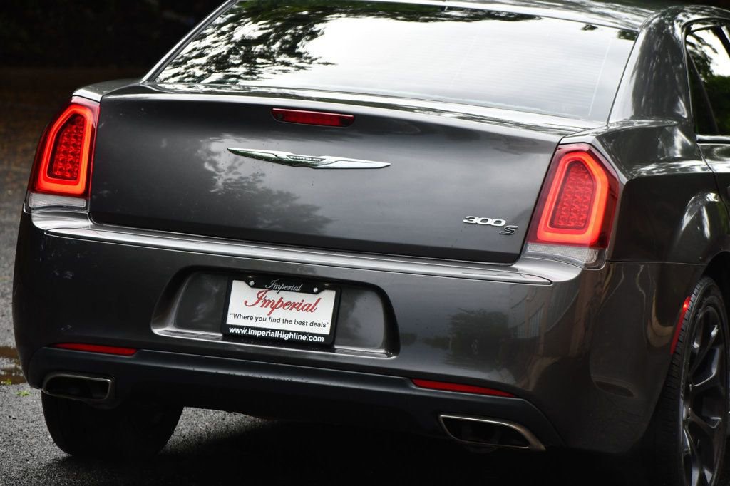 Used 2019 Chrysler 300 S image 10