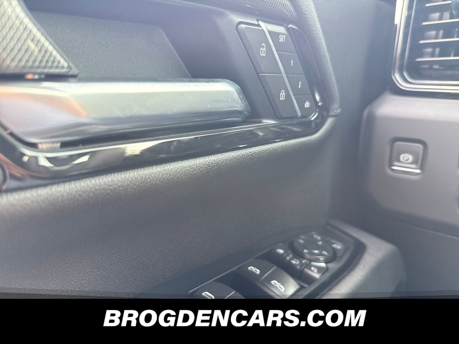 New 2026 GMC Sierra 2500 AT4 w/ AT4 Premium Plus Package AWD/4WD image 8