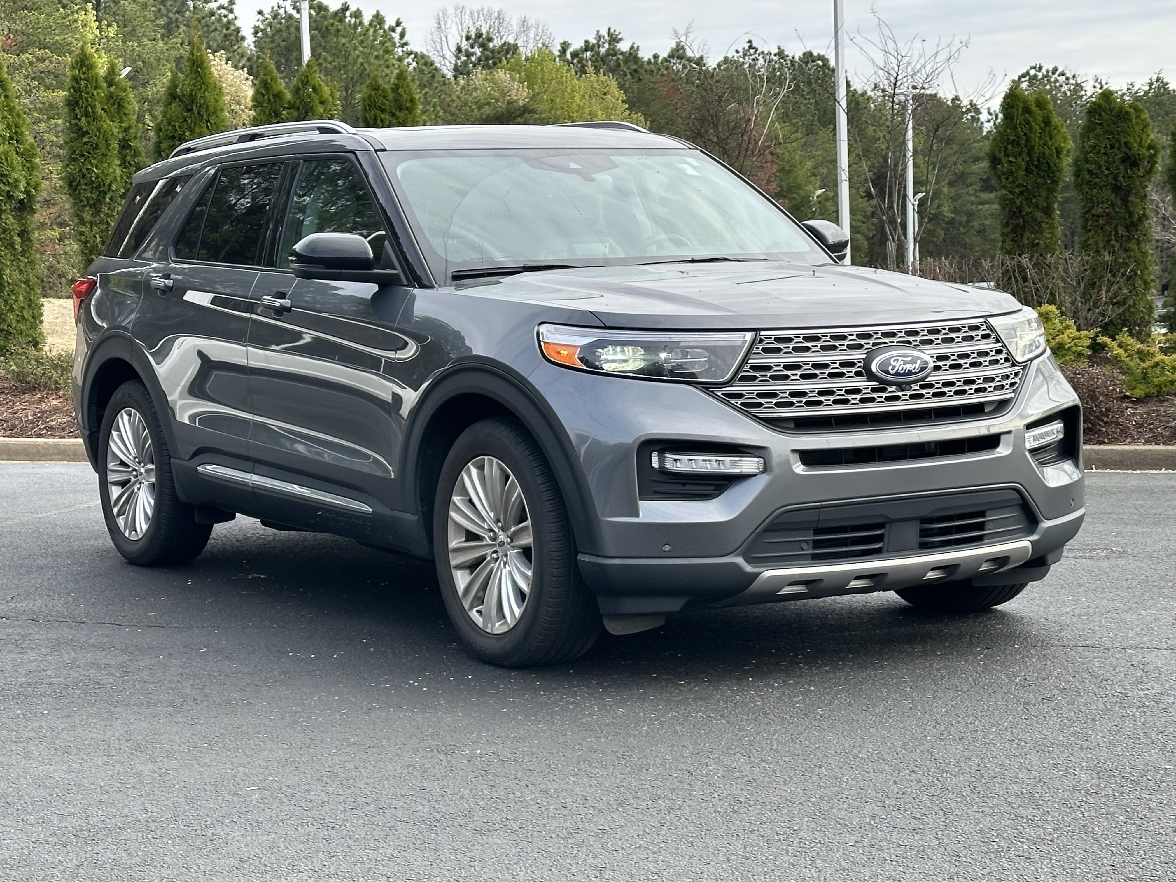 Used 2023 Ford Explorer Limited w/ Limited Technology Package image 2