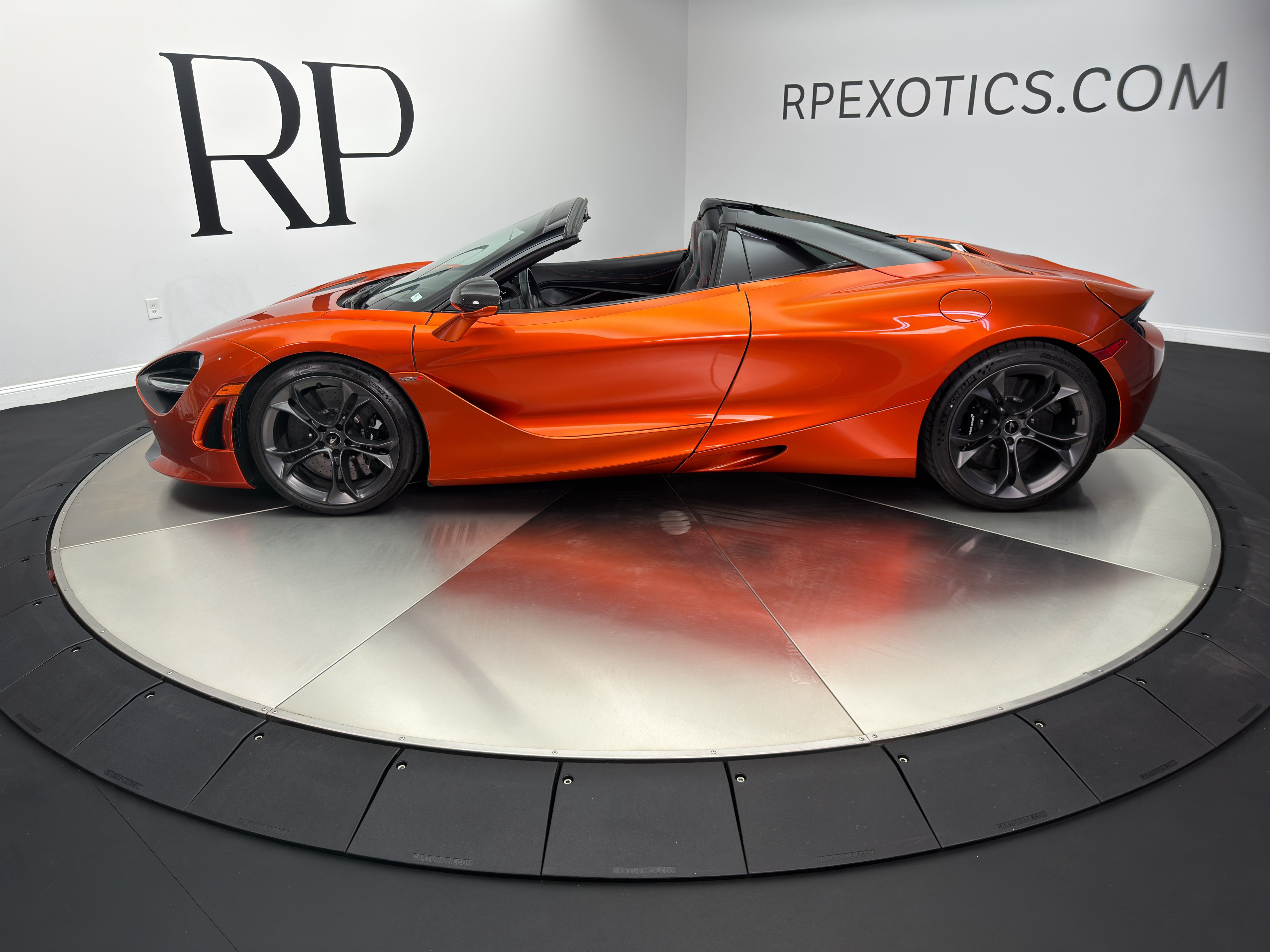 Used 2020 McLaren 720S Spider RWD image 3