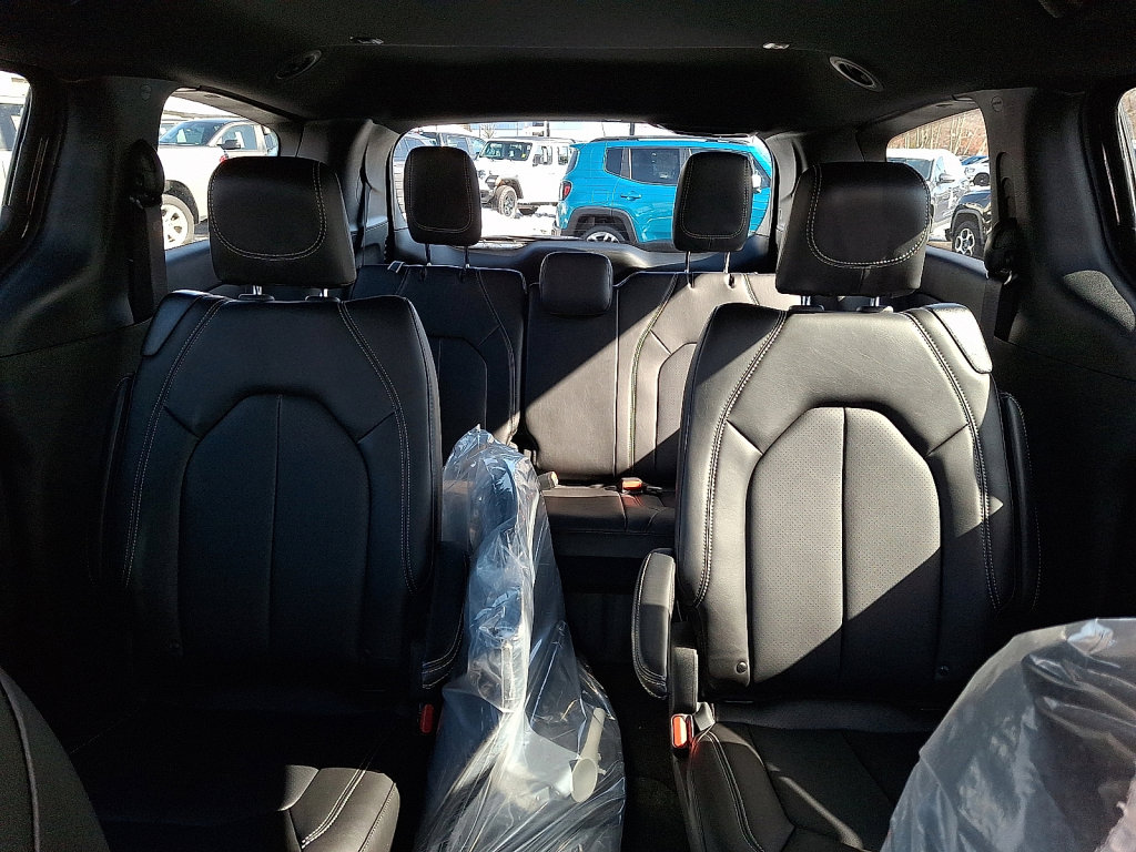 New 2026 Chrysler Pacifica Select image 15