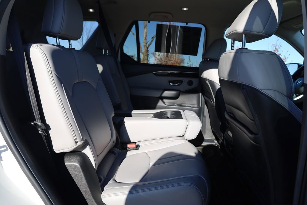 Used 2025 Honda Pilot EX-L image 35