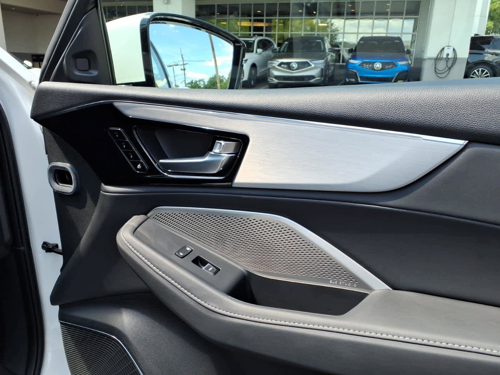 Used 2024 Acura MDX SH-AWD w/ Technology Package image 19