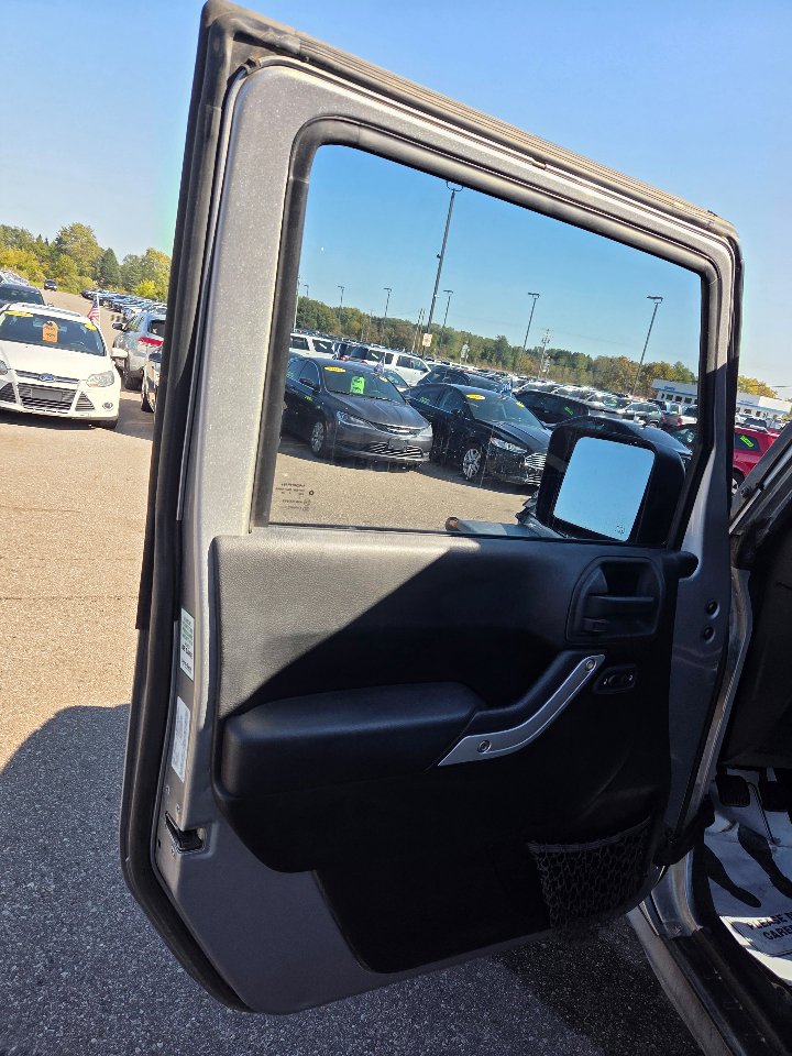 Used 2014 Jeep Wrangler Unlimited Sahara w/ Dual Top Group image 10