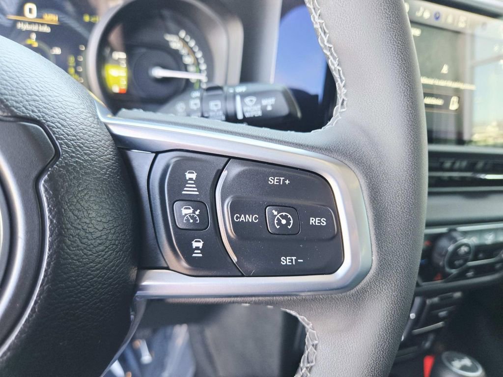 Used 2025 Jeep Wrangler Unlimited Sahara image 23