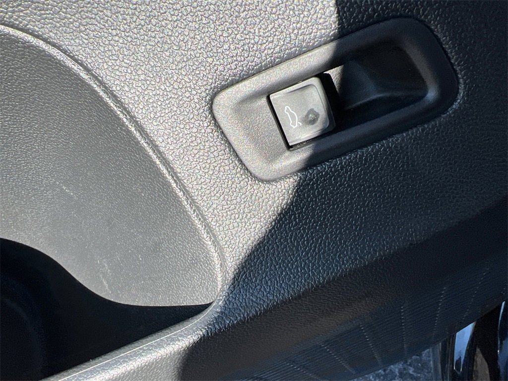 Used 2025 Volkswagen Atlas SE image 14