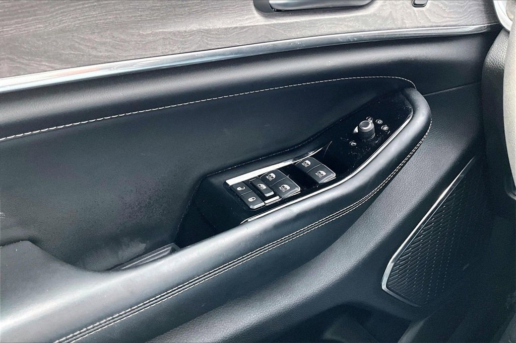 Used 2023 Jeep Grand Cherokee Overland w/ MOPAR Finishing Package image 36