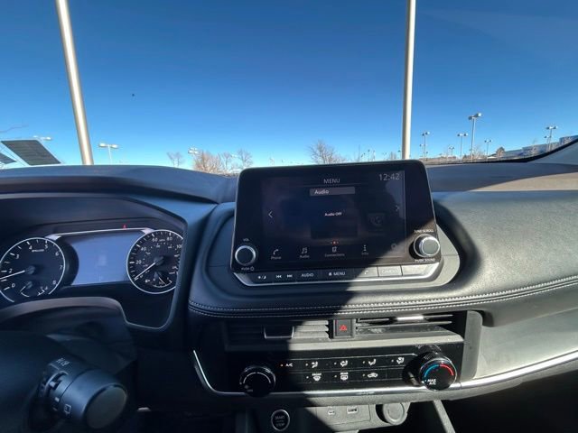 Used 2023 Nissan Rogue S image 17