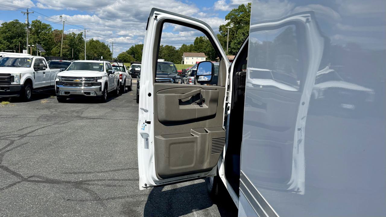 Used 2023 Chevrolet Express 3500 w/ Power Convenience Package RWD image 14
