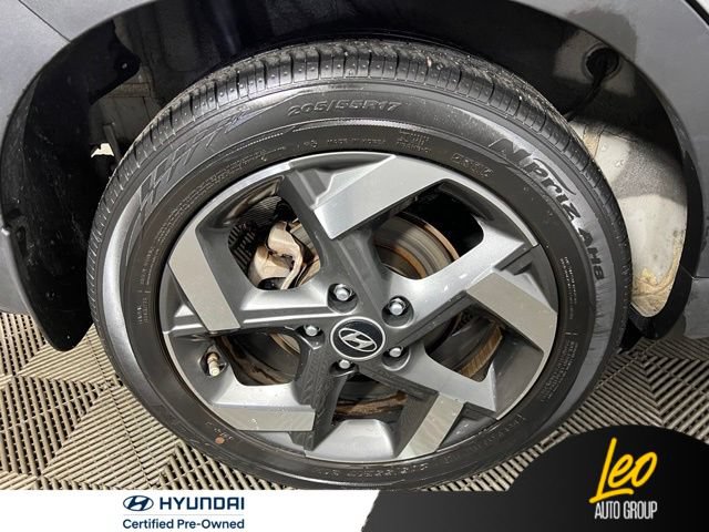 Used 2023 Hyundai Venue SEL FWD image 18
