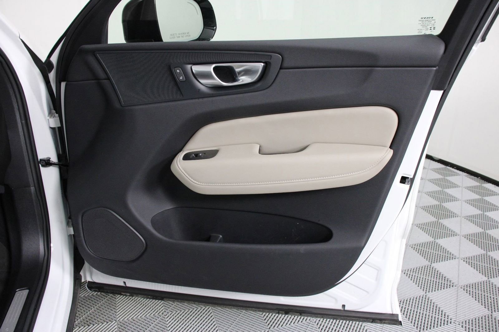 Certified 2026 Volvo XC60 B5 Plus w/ Protection Package Premier AWD/4WD image 21