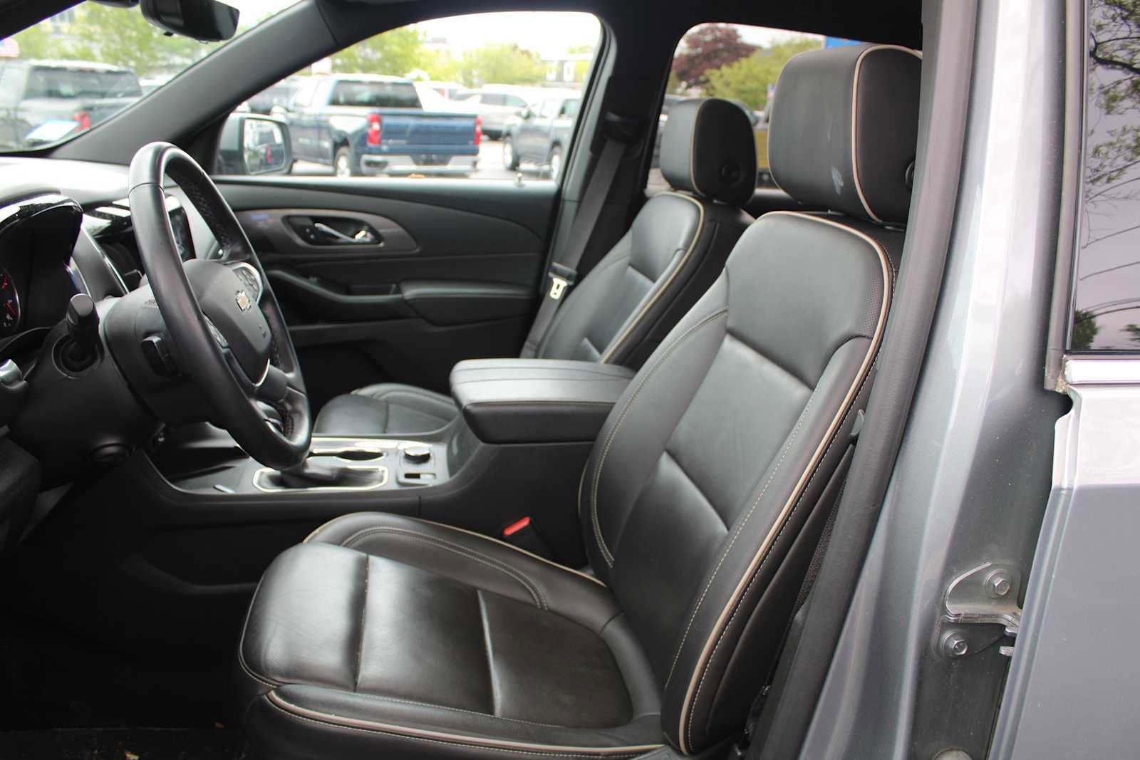 Used 2023 Chevrolet Traverse Premier AWD/4WD image 5
