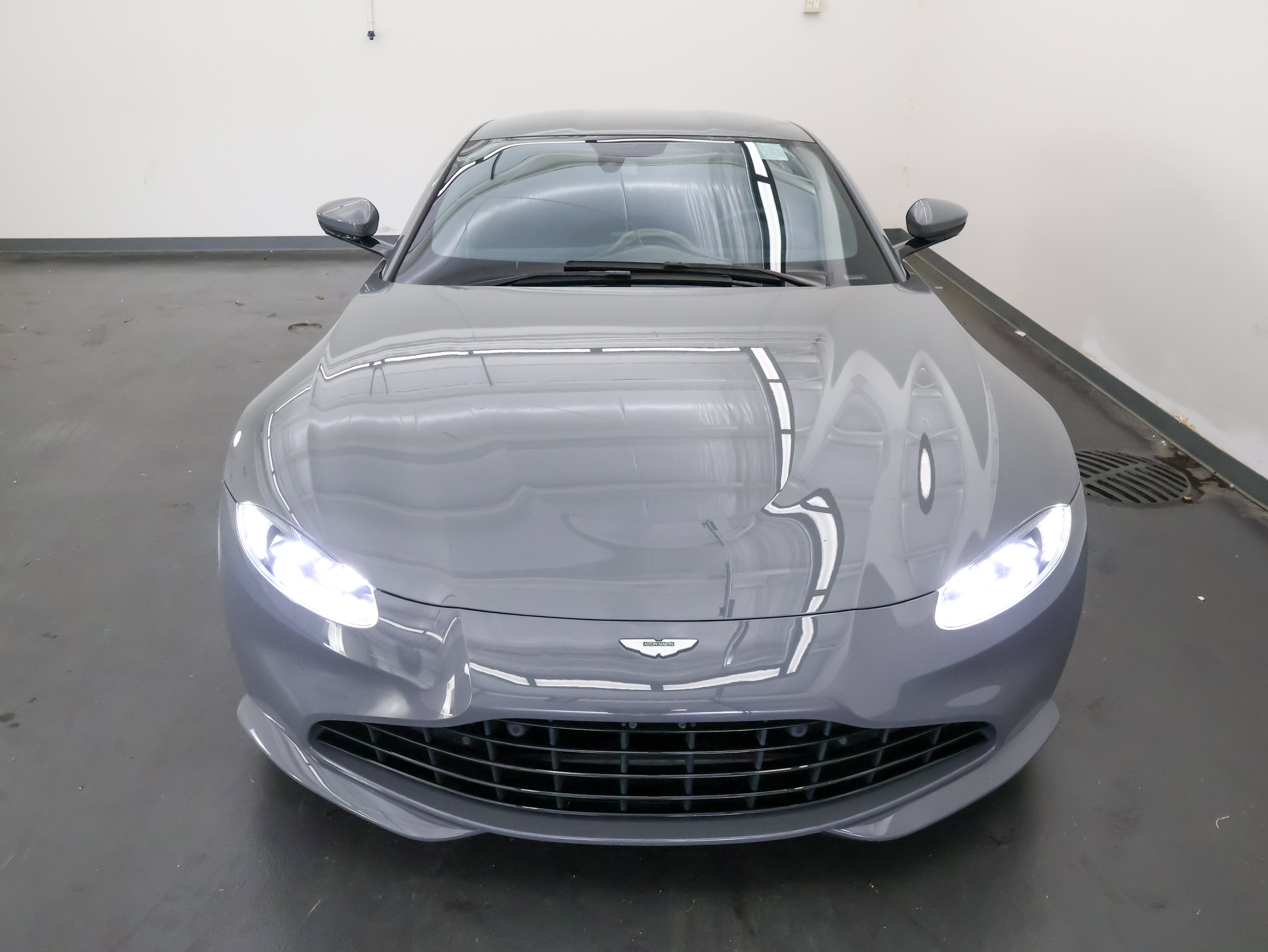 Used 2021 Aston Martin V8 Vantage Coupe RWD image 9