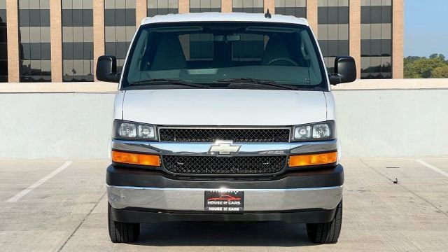 Used 2017 Chevrolet Express 2500 LT w/ LT Preferred Equipment Group image 4
