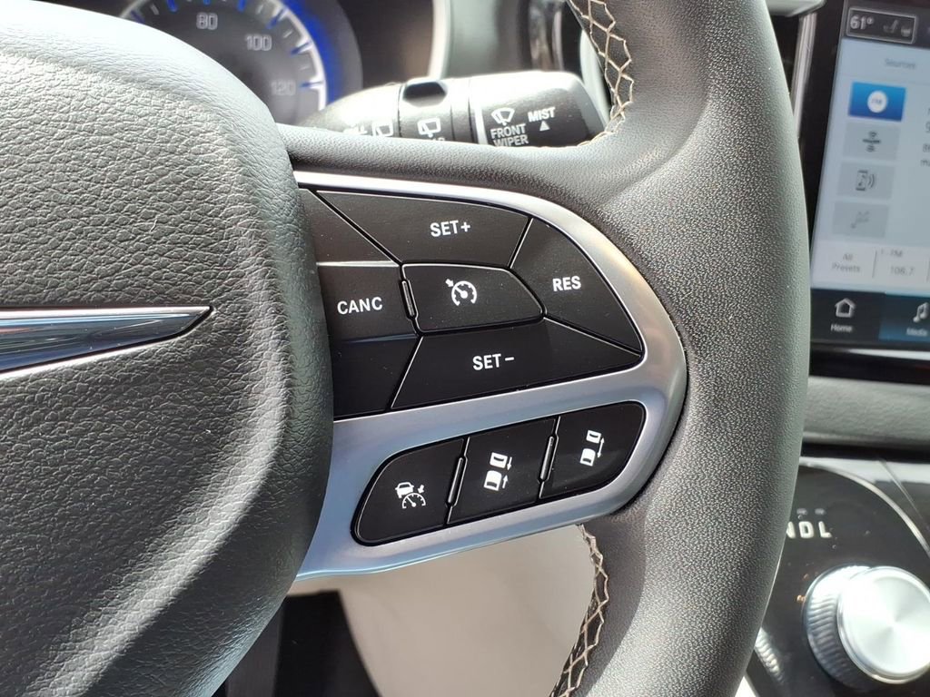 Used 2024 Chrysler Pacifica Touring-L FWD image 18