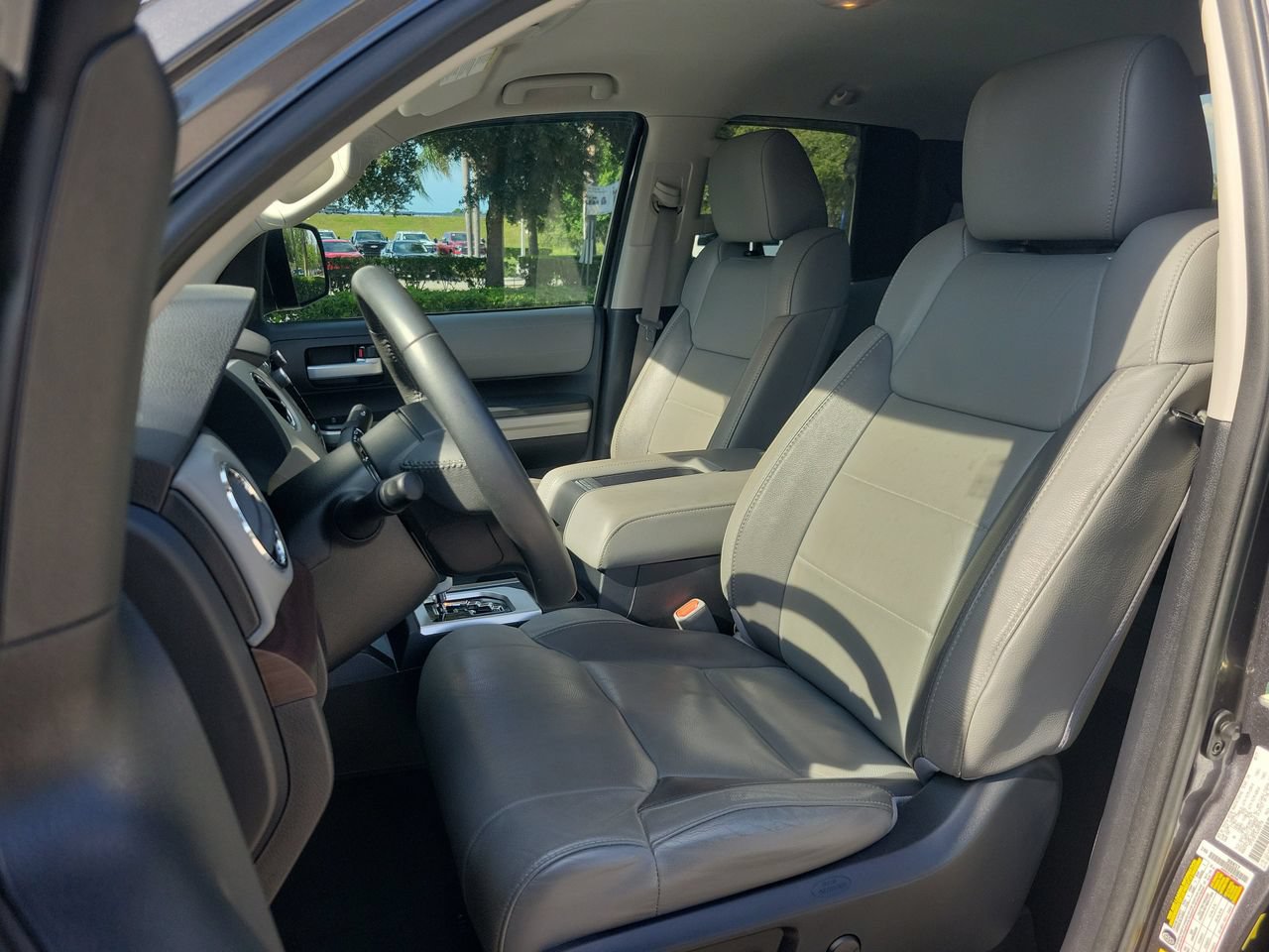 Used 2020 Toyota Tundra Limited w/ Limited Premium Package RWD image 15
