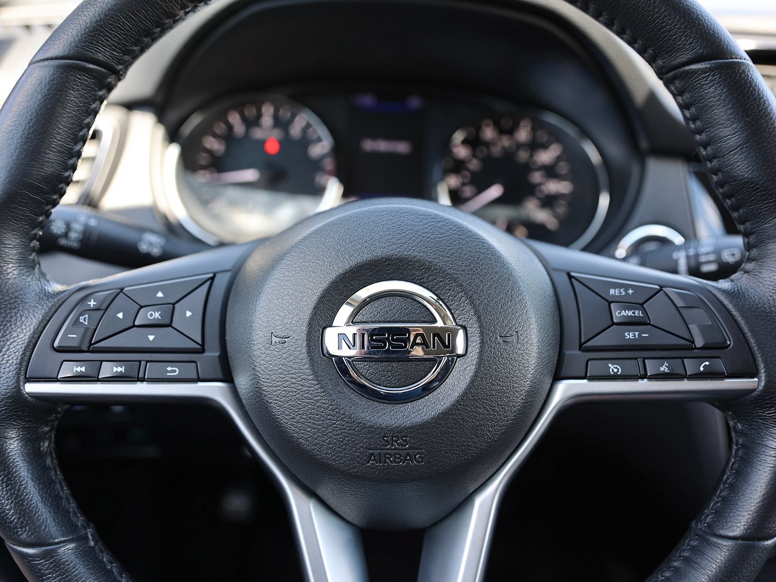 Used 2018 Nissan Rogue SV AWD/4WD image 35