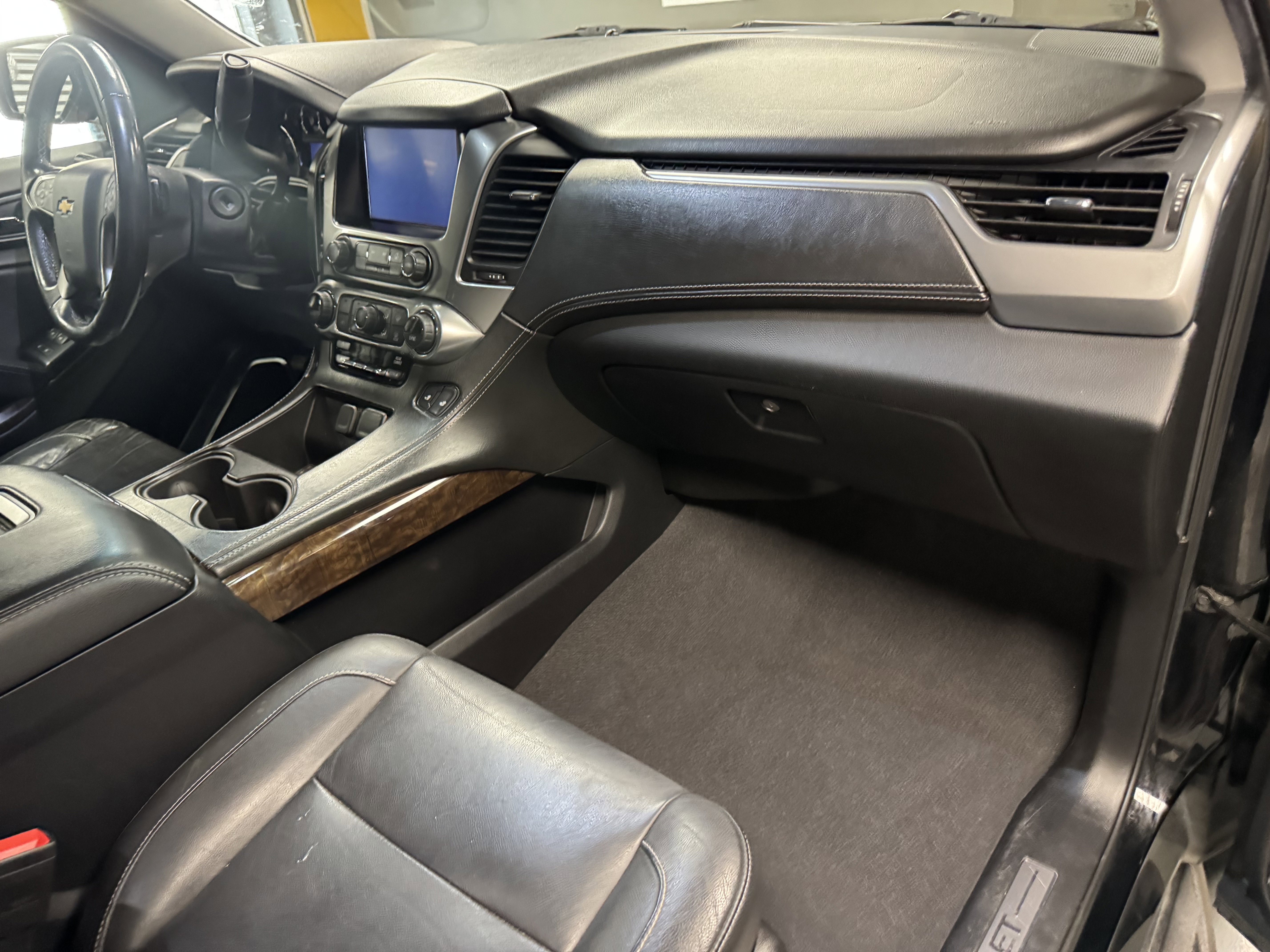 Used 2020 Chevrolet Suburban LT image 13